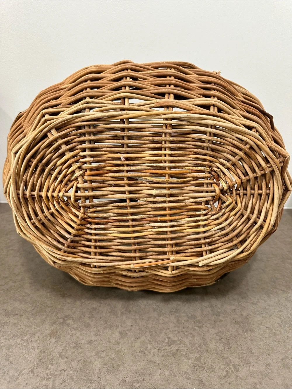 Vintage Rustic French Style Hand Woven Wicker Basket Harvest Gathering Handle